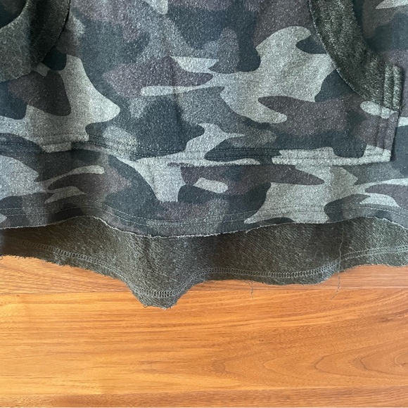 Lightweight camo hoodie - Picture 3 of 4